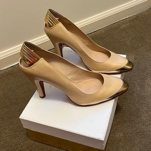 NWT Italian leather nude pumps